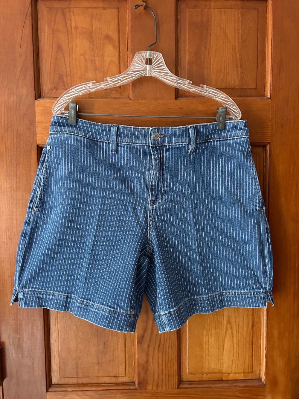 Chicos size 2 Trouser shorts
